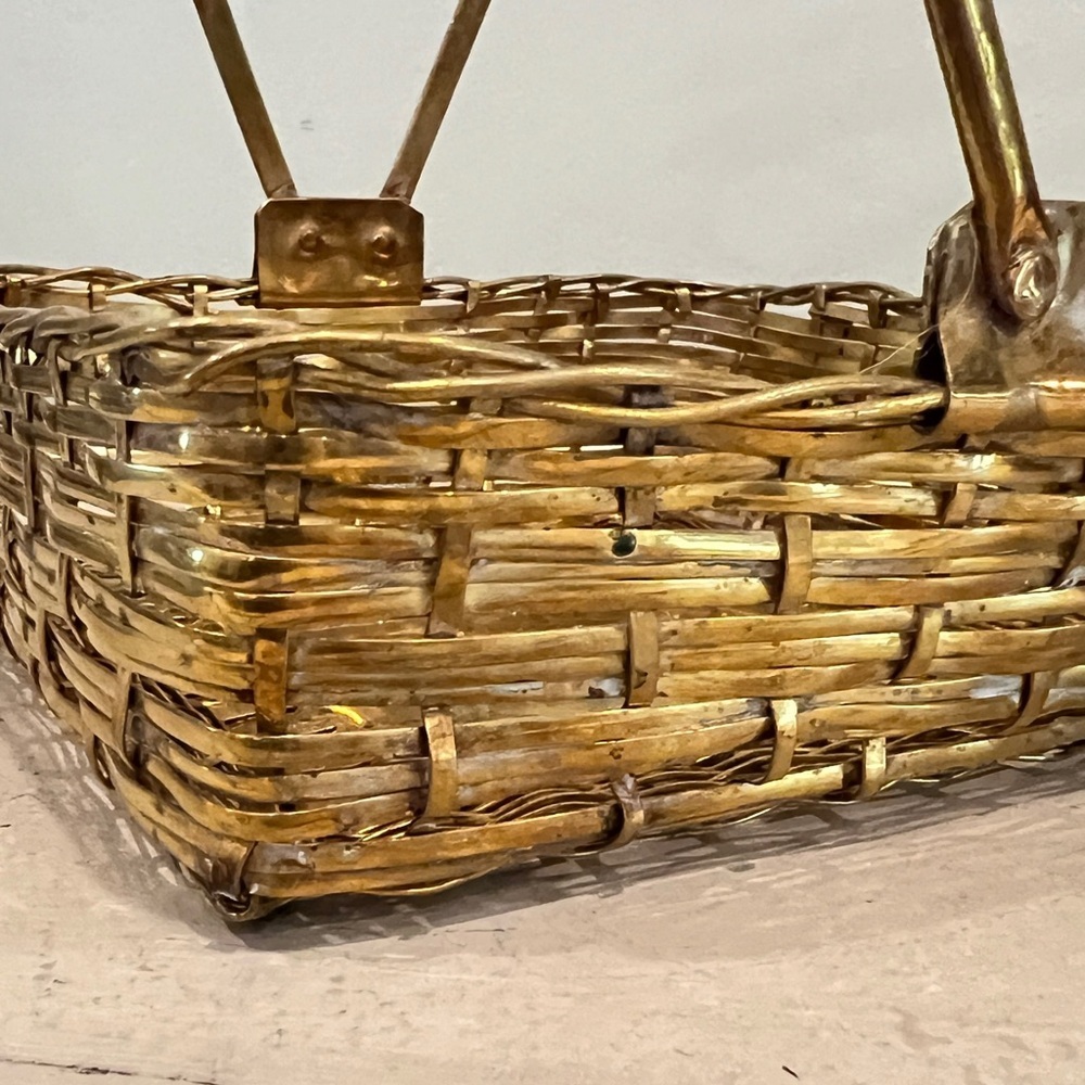 VINTAGE BRASS WOVEN BASKET WITH HANDLES - Picture 7 of 10
